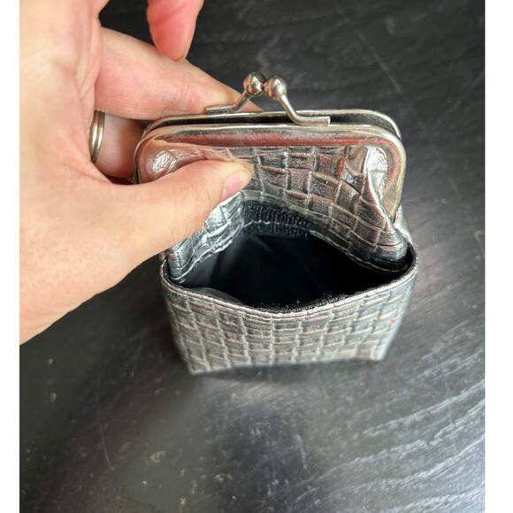 Retro Style Wallet Kisslock Case- Metallic Silver Woven- outer pocket- some wear - Picture 4 of 4